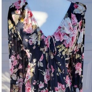 NWT FLORAL BLOUSE